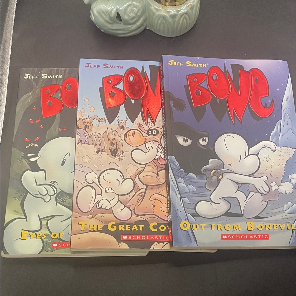Scholastic Bone Comic Book Trio - Red and Blue Covers 000814